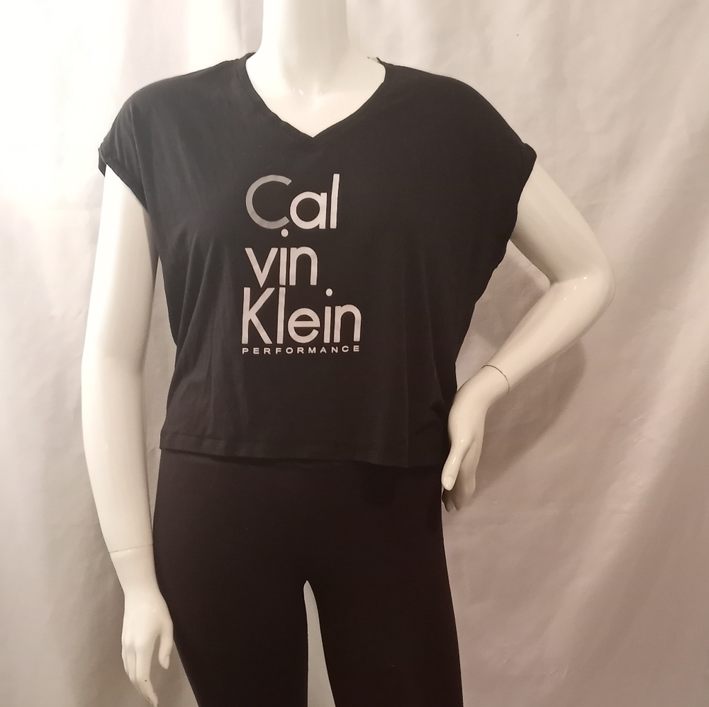 Calvin Klien performance dry crop top